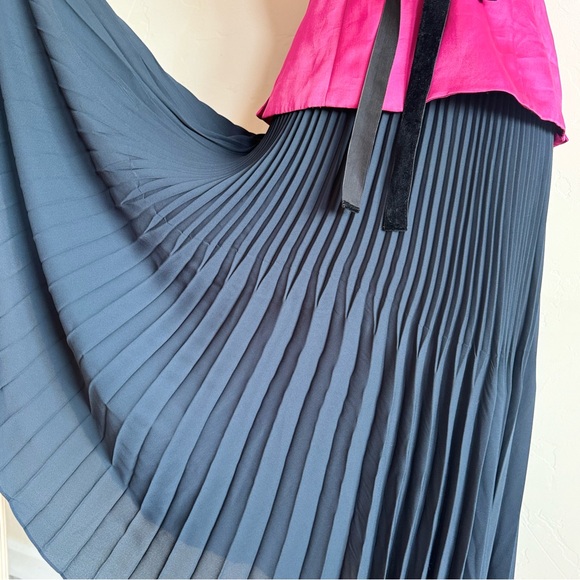 Max Edition Pleated Long Skirt Navy - Picture 5 of 6